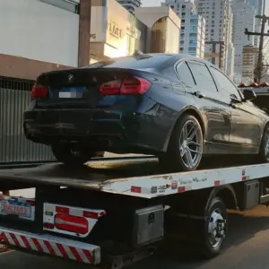 Motorista de BMW é flagrado fazendo ‘borrachão’ e tem carro apreendido
