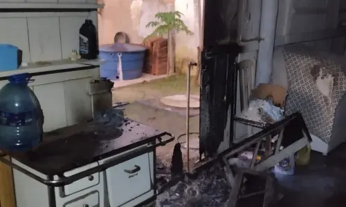 Vizinho evita incêndio em edícula de Tijucas com baldes de água