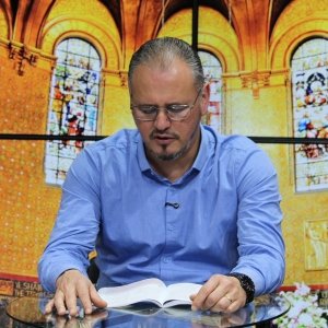 Padre Elizandro Scarsi encerra a semana com bênçãos e esperança no programa Tarde de Fé