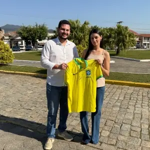Camisa oficial da Seleção Brasileira autografada será rifada para ajudar Davi de Canelinha