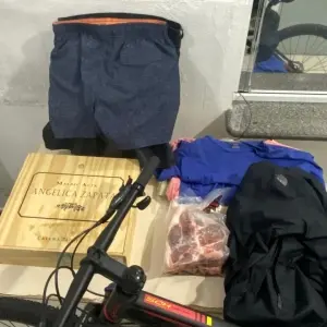 Bicicleta, roupas e garrafas de vinho são recuperadas pela PM em Porto Belo