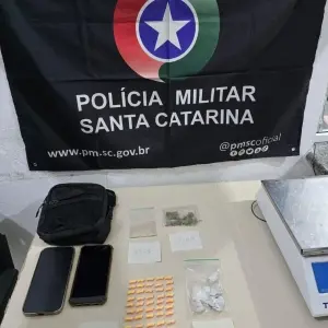 Homem é preso com ecstasy e outras drogas em ponto de tráfico