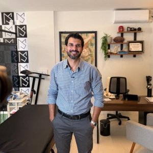 Fisioterapeuta orienta sobre recuperação de lesões e dores no ombro