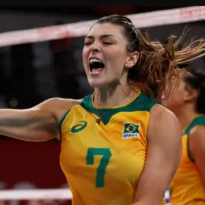 Rosamaria entra em quadra pelo Brasil nas quartas de final do mundial de vôlei