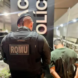 Homem é detido após ameaças e danos a veículo por motivos de acordo traballhista