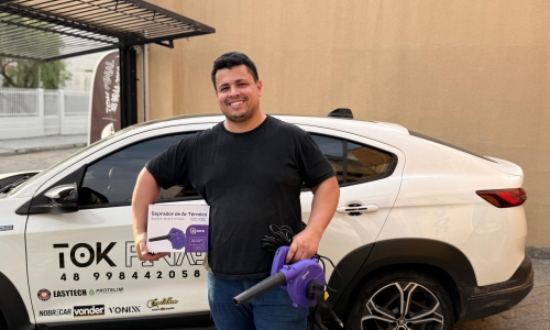 Ferramenta auxilia na secagem de veículos após a lavação