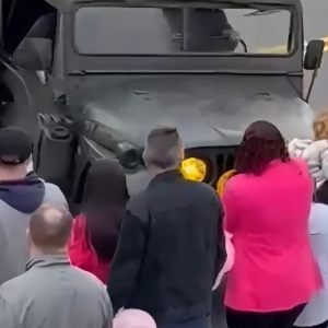 Desfile Cívico é interrompido após acidente com veículo antigo em Brusque  