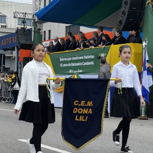 Mais de 4 mil pessoas participam de desfile cívico em Balneário Camboriú