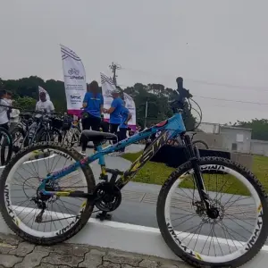 Bicicleta é roubada de residência no bairro Praça e família busca informações