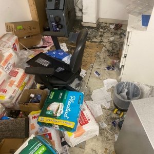 EXCLUSIVO | Farmácia de Tijucas é invadida durante madrugada e tem cofre arrombado