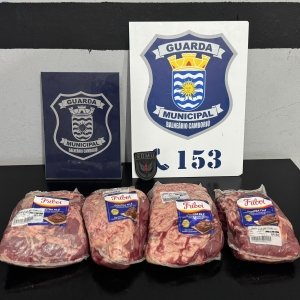 Homem é preso após furtar peças de carne em supermercado