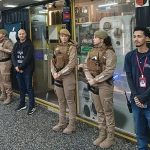 Itapema realiza operação em lojas de conserto de celulares