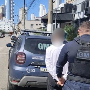 Homem é preso por receptação de aparelho de telefone celular