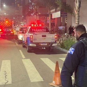  Incêndio em apartamento mobiliza bombeiros 