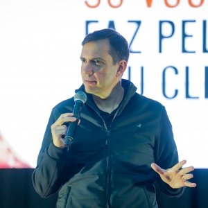 FOTOS NO AR | Palestra de João Branco lota o Anfiteatro Leda Regina em Tijucas