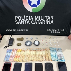 Quatro pessoas são presas por tráfico de drogas