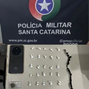 Dois jovens são presos por tráfico de drogas após intensificação da PM