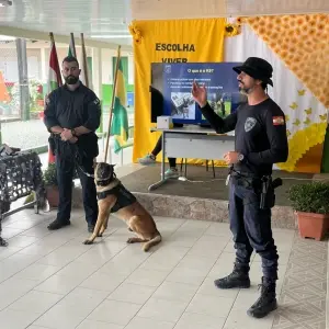 Canil da Guarda Municipal leva ação educativa a escola em Major Gercino