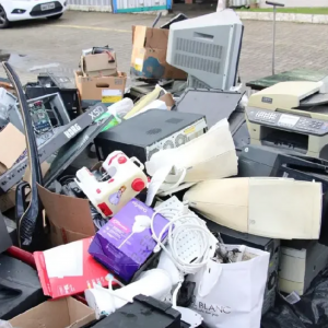 Brusque promove ação ambiental com foco no descarte consciente de eletrônicos