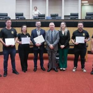 Policiais de São João Batista são homenageados na Alesc 