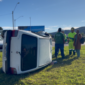 Acidente entre Tiguan e Uno Mille é registrado na BR-101