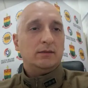 Uso de celular no semáforo é infração gravíssima, alerta Polícia Militar Rodoviária