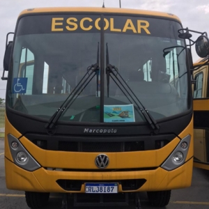 Menina de 6 anos fica trancada em ônibus escolar por mais de uma hora 