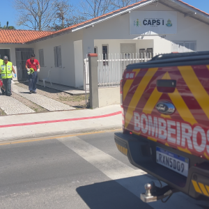 Mulher ameaça pessoas e diz ter arma branca na mochila  