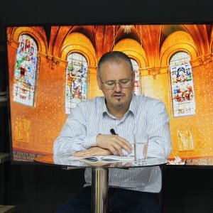 Programa diário promove momentos de espiritualidade, reflexão e conexão com Deus, fortalecendo a fé 