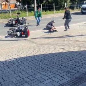 Colisão entre motos deixa uma pessoa ferida  