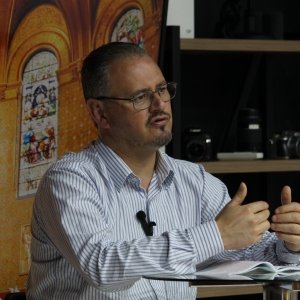 Padre Elizandro Scarsi encerra a semana com bênçãos e esperança no programa Tarde de Fé