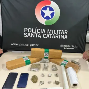 Dupla é presa por tráfico de drogas no bairro Jardim Dourado