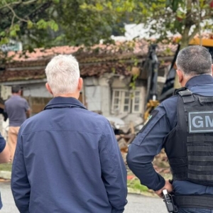 Imóvel usado para práticas ilícitas é demolido em ação Integrada  
