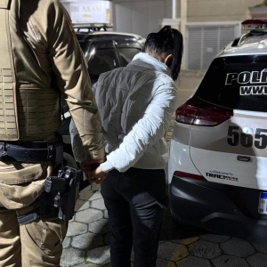 Criança é resgatada durante operação contra tráfico de drogas em Canelinha