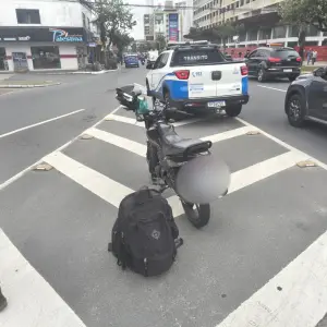 Motocicleta furtada é recuperada e homem é preso em BC