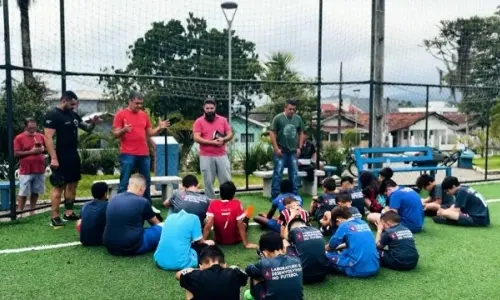 Projeto de futebol infantil em São João Batista busca apoio para oferecer lanche às crianças