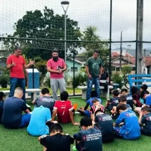 Projeto de futebol infantil em São João Batista busca apoio para oferecer lanche às crianças