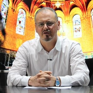 Acompanhe um momento de fé, oração e reflexão com Padre Elizandro, trazendo esperança para sua tarde