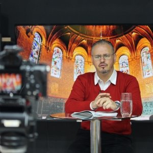 Padre Elizandro Scarsi encerra a semana com bênçãos e esperança no programa Tarde de Fé