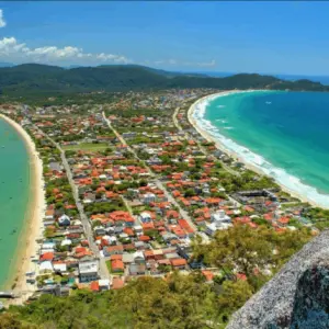 Bombinhas abre processo seletivo com salários de até R$ 11 mil