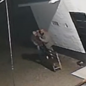 Polícia Civil pede ajuda da população para identificar autores de roubo na saída de baile