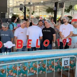 Porto Belo celebra 193 anos com corte de bolo durante Festival do Camarão