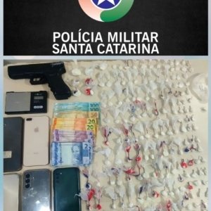  151 buchas de cocaína são encontradas em um bar durante operação
