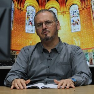 Programa diário promove momentos de espiritualidade, reflexão e conexão com Deus, fortalecendo a fé 