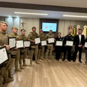 Câmara homenageia forças de segurança e serviço aeromédico do SAMU