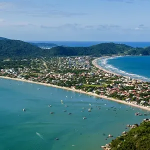 Relatório aponta que 77% das praias estão próprias para banho