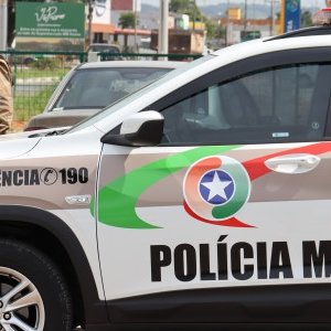 Casal é preso em flagrante após roubo de celular 