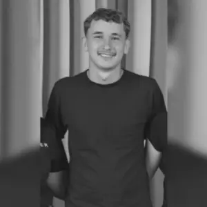 Identificado jovem que morreu prensado por caminhão em empresa de Tijucas