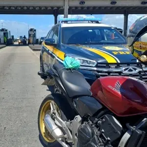 Homem procurado por tráfico e porte ilegal de arma é preso