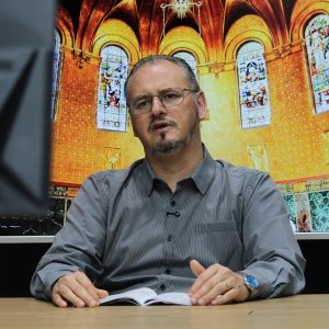 Padre Elizandro Scarsi encerra a semana com bênçãos e esperança no programa Tarde de Fé
